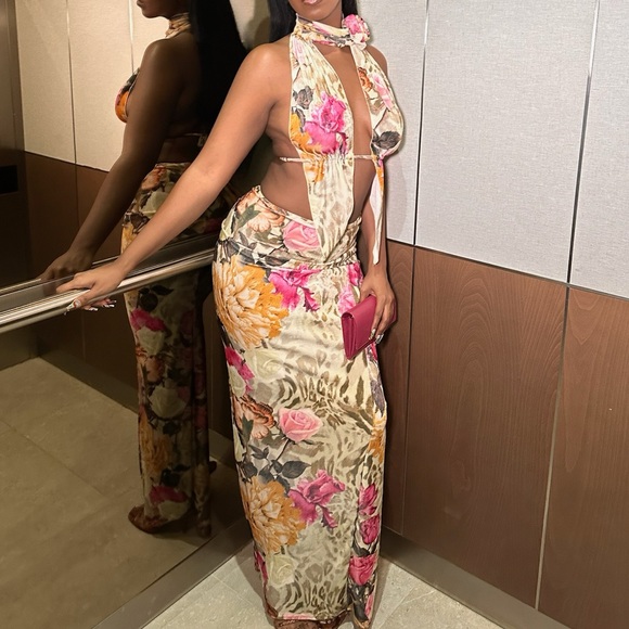 Prettylittlething halter maxi set - Picture 3 of 3